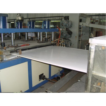 La mejor línea de producción de paneles de techo y pared de PVC para sellado